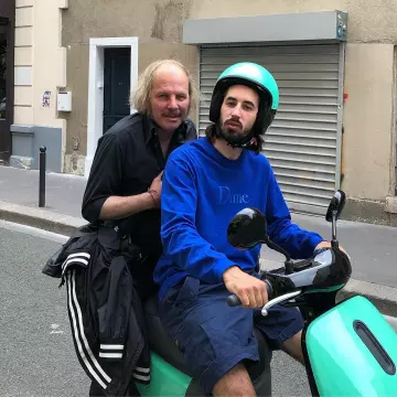 Le T-shirt Dime porté par Lomepal sur le compte Instagram de @antoinelomepal 