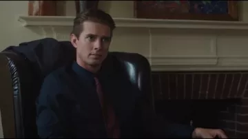 Camisa azul marino usada por Drew Van Acker en LIFE LIKE Official Trailer (2019) Cyborg Android, New Sci-Fi Movie Trailers HD