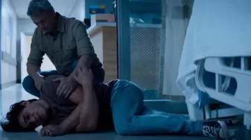 Black Sneakers worn by Jeremy Camp (KJ Apa) in I Still Believe