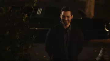 Camisa Slim Fit Top Gris Oscuro usada por Jack Harper (Tyler Hoechlin) en Can You Keep a Secret?