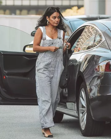 Chanel Slingback Pumps usada por Vanessa Hudgens Los Ángeles agosto 27, 2019