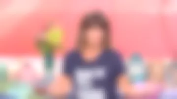 Le T-shirt back to Paris de Faustine Bollaert dans Ça commence aujourd'hui du 30.08.2019