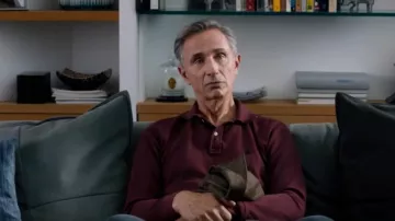 Polos de manga larga Granate usados por Thierry Lhermitte en JOYEUSE RETRAITE Trailer (2019) Michèle Laroque, Thierry Lhermitte