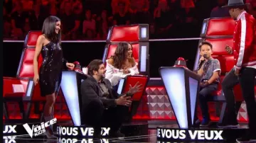 La robe noire, courte brodée de sequins Alexandre Vauthier de Jenifer dans The Voice Kids (FR) le 23.08.2019