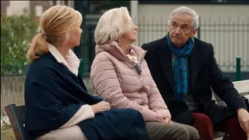 Scarf Scarf Large Size in the Blue night range by Michèle Laroque in MERRY RETIREMENT trailer (2019) Michèle Laroque, Thierry Lhermitte