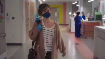 Brown cardigan worn by Stella (Haley Lu Richardson) in Five Feet Apart
