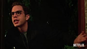 Black fleece jacket worn by Payton Hobart (Ben Platt) in The Politician (S01E01)