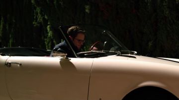 Alfa Romeo Giulia 1600 Spider driven by Payton Hobart (Ben Platt) in The Politician (S01E01)