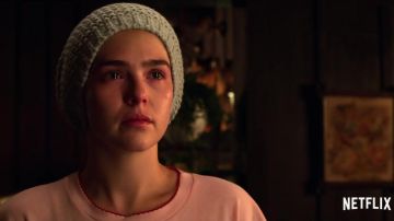 Grey beanie hat worn by Infinity Jackson (Zoey Deutch) in The Politician (S01E01)