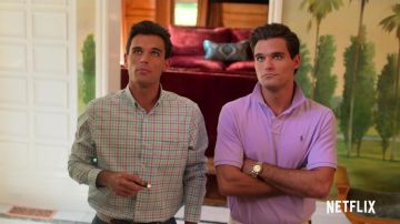 Polo púrpura de Ralph Lauren usado por Trey Eason en The Politician (S01E01)