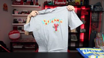 ¡Le t-shirt gris Supreme Dynamite de Giancarlo Purch (blazendary) dans One of my Biggest Supreme Hauls EVER! (¡$10,000+ Unboxing!)