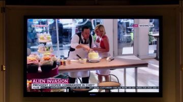 Pixels Movie: Kevin James as President Will Cooper (Kevin James) uses Sony TV