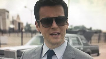 Les lunettes de soleil portées par Holden Ford Jonathan Groff dans la série Mindhunter