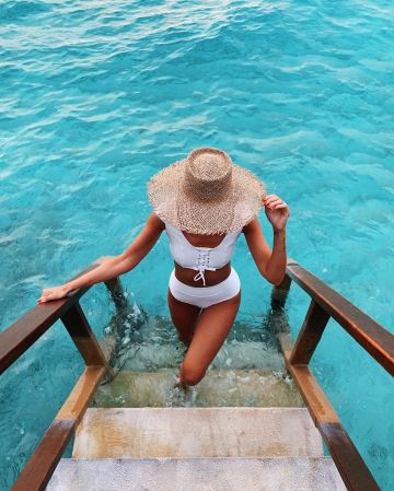 Top Bikini de encaje blanco usado por Alexandra Pereira en @alexandrapereira