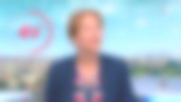 Le Top boutonné imprimé foulard de Ségolène Royal dans Télématin du 2.09.19