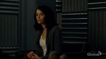 Dark Grey Coat worn by Lucy Preston (Abigail Spencer) in Timeless (S01E01)