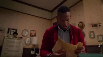 Polo Gris usado por Alan / Russell / Dawn / Jaspar / Ethan / Baby Pete / Lynette (Marlon Wayans) en Sextuplets