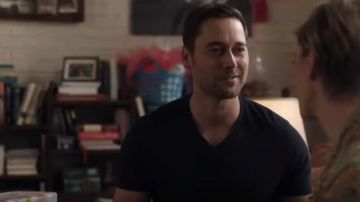 Noir T-Shirt porté par le Dr Max Goodwin (Ryan Eggold) à la Nouvelle-Amsterdam (S02)