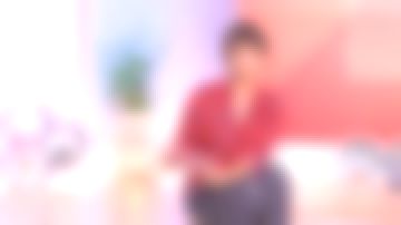 The red shirt printed Faustine Bollaert in It starts today