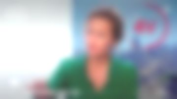 The green shirt in printed silk mini leopard Caroline Roux in Télématin the 4 truths the 03.09.2019