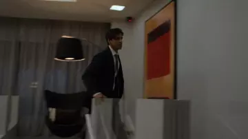 The armchair Egg AJ dark Grey in Marvel's Daredevil (S03E07)