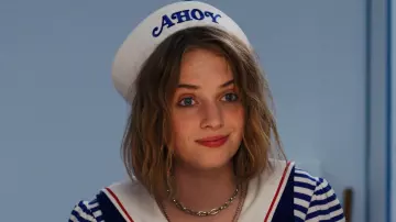 Chapeau de Robin (Maya Hawke) dans Stranger Things Saison 3 Episode 1