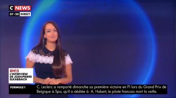 La robe évasée avec empiècements dentelle de Alexandra Blanc dans Météo de CNews