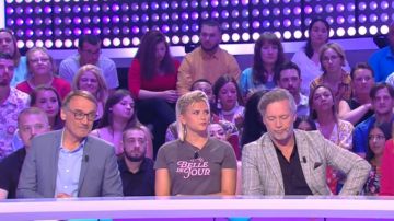 Le t-shirt Belle de Jour de Kelly Vedovelli dans Touche pas à mon poste