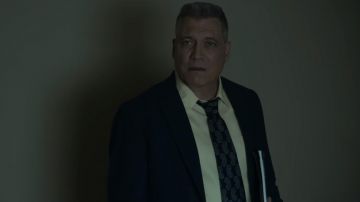 Bill Tench's (Holt McCallany) Paisley Pattern Tie en Mindhunter (S02E02)