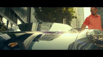 2018 Porsche 911 Carrera piloté par le Détective Mike lowrey chargé (will Smith) dans Bad Boys pour la Vie