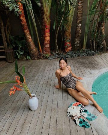 Imprimé Animal d'une seule pièce de maillot de bain porté par Aimee Chanson sur @aimeesong