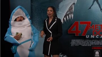 Bolso de plátano azul cielo usado por Guillermo en Jimmy Kimmel Live! agosto, 8 2019