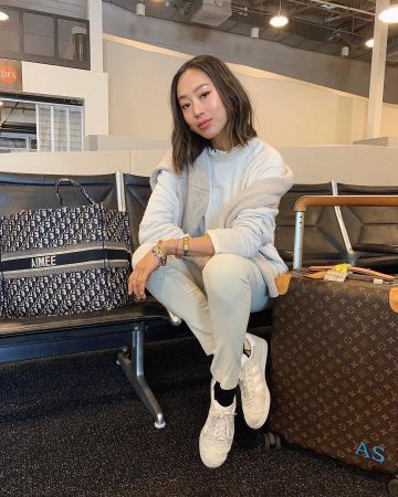 Espadrilles blanches portées par Aimee Chanson sur @aimeesong