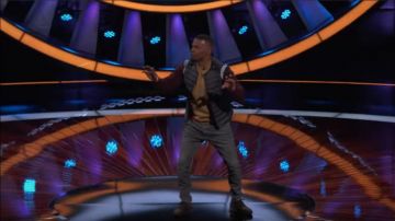 Dark gray ripped jeans denim pants worn by Jamie Foxx in Beat Shazam (S02E03) June, 12 2018