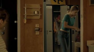 The t-shirt, short green worn by Sara Sue Vallee in Jeremiah (S01E25)