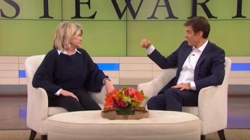 Camisa blanca usada por Mehmet Oz en The Dr. Oz Show agosto, 21 2018