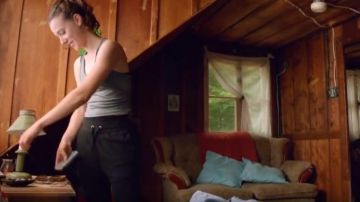 Débardeur gris claire portée par Jérémie  (Karelle Tremblay) dans Jérémie (S02E08)