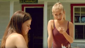 Débardeur violet claire portée par Raphaëlle (Claudia Bouvette) dans Jérémie (S02E08)