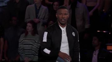 White cotton polo shirt worn by Jamie Foxx in Beat Shazam (S03E12) August 13, 2019