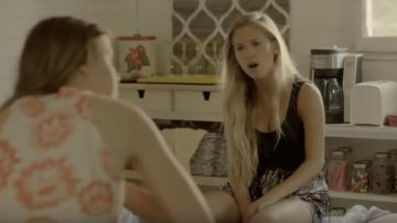 La camiseta negra sin mangas usada por Raphaëlle (Claudia Bouvette) en Jérémie (S01E02)