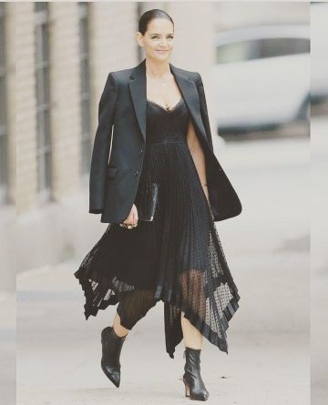 Saint Laurent single breasted blazer worn by Katie Holmes New York City September 4, 2019