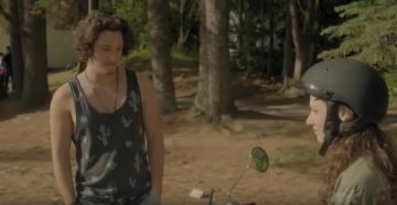 Le débardeur noir imprimé cactus porté par Maxime (Lou-Pascal Tremblay) dans Jérémie (S01E03)