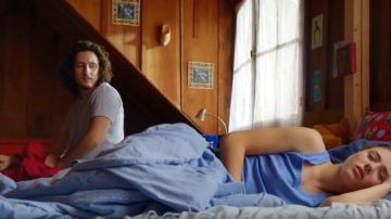 Le t-shirt gris clair porté par Maxime  (Lou-Pascal Tremblay) dans Jérémie (S02E10)