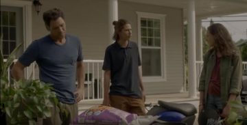 Le polo noir porté par Ben dans Jérémie (S01E03)