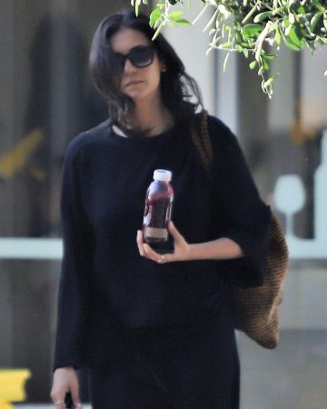 Quai de l'australie n'est pas à moi de les Lunettes de soleil portées par Nina Dobrev, à West Hollywood, le 3 septembre 2019