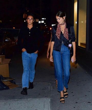 Re Done high rise medium flare jeans usados por Kaia Jordan Gerber Dinner en Nueva York 4 de septiembre de 2019