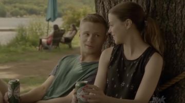 Le débardeur noir porté par Camille (Stephanie Arav Clocchiatti) dans Jérémie (S01E03)