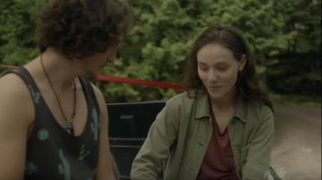 La chemise verte portée par Camille (Stephanie arav clocchiatti) dans Jérémie (S01E03)