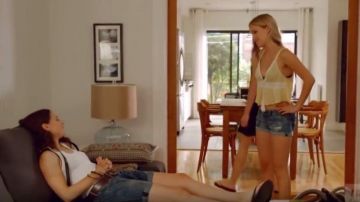La ceinture en cuir marron portée par (Karelle Tremblay) dans Jérémie (S02E10)