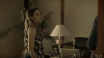 El top de flores usado por Raphaëlle (Claudia Bouvette) en Jérémie (S01E05)